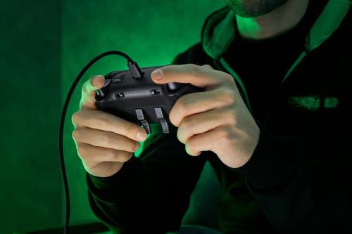 Console Razer Wolverine V2 Chroma Black 26T0160