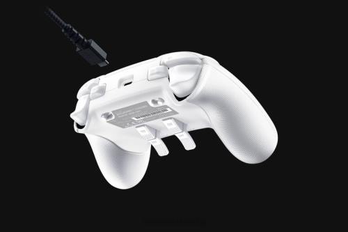 Console Razer Wolverine V2 Chroma White 26T0161
